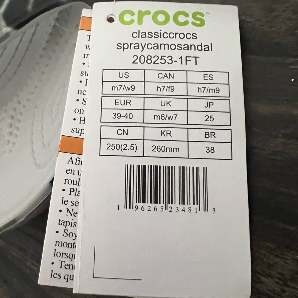 NWT-Crocs Unisex Camo Sandals - Picture 4 of 5